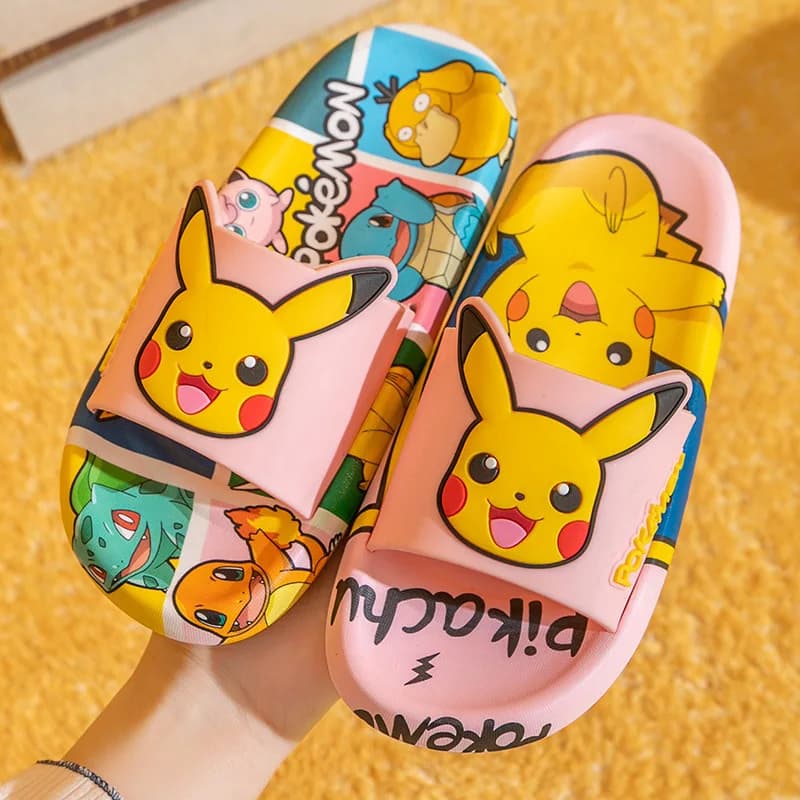 Letnie Kapcie Pokemon dla Dzieci - Miękkie, Antypoślizgowe, Urocze 🐾